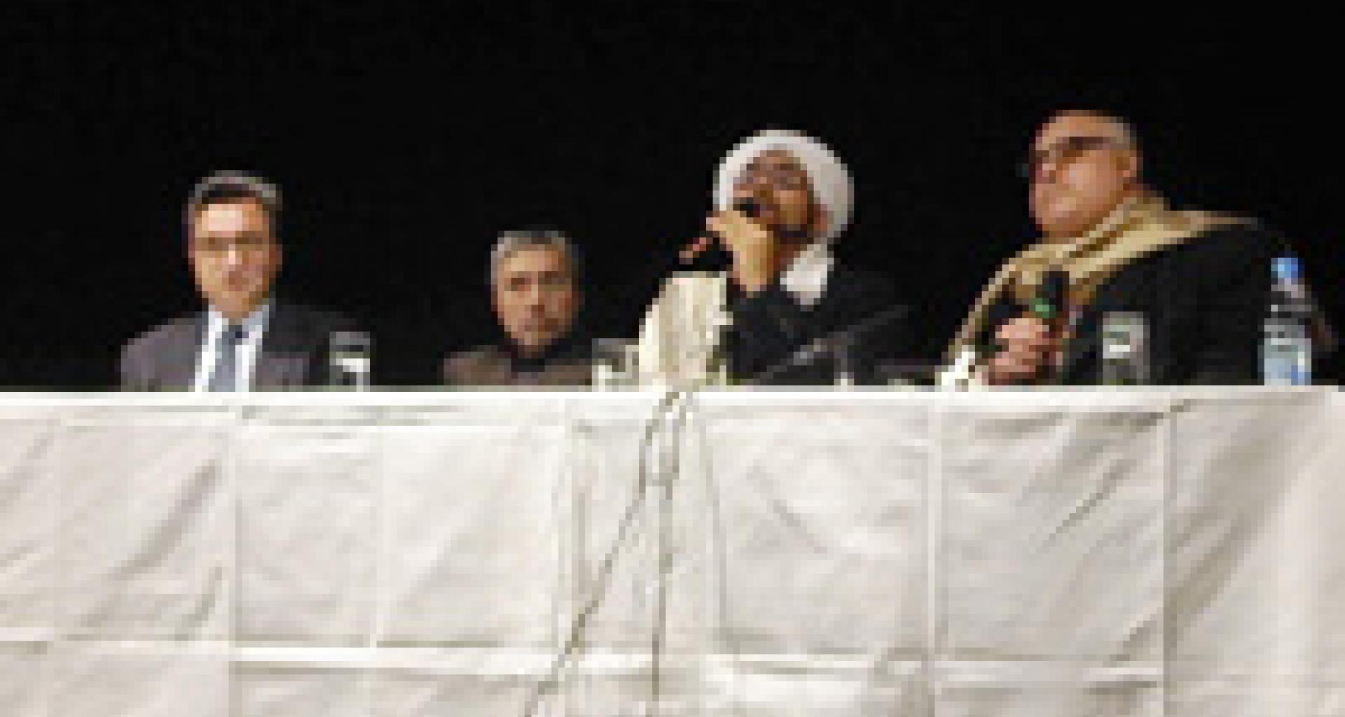 الحبيب عمر يلقي محاضرته في قاعة الينفيرسال