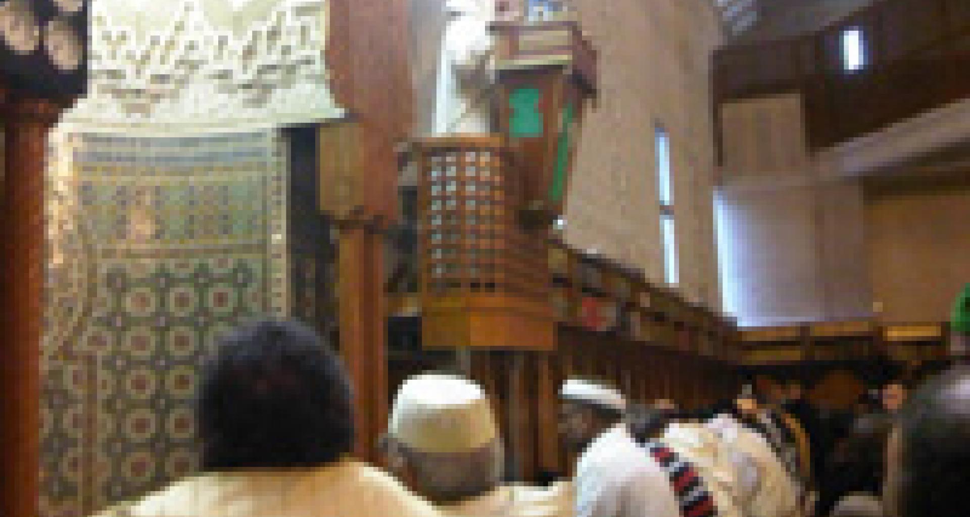 الحبيب عمر يلقي الخطبة في مسجد ايفري
