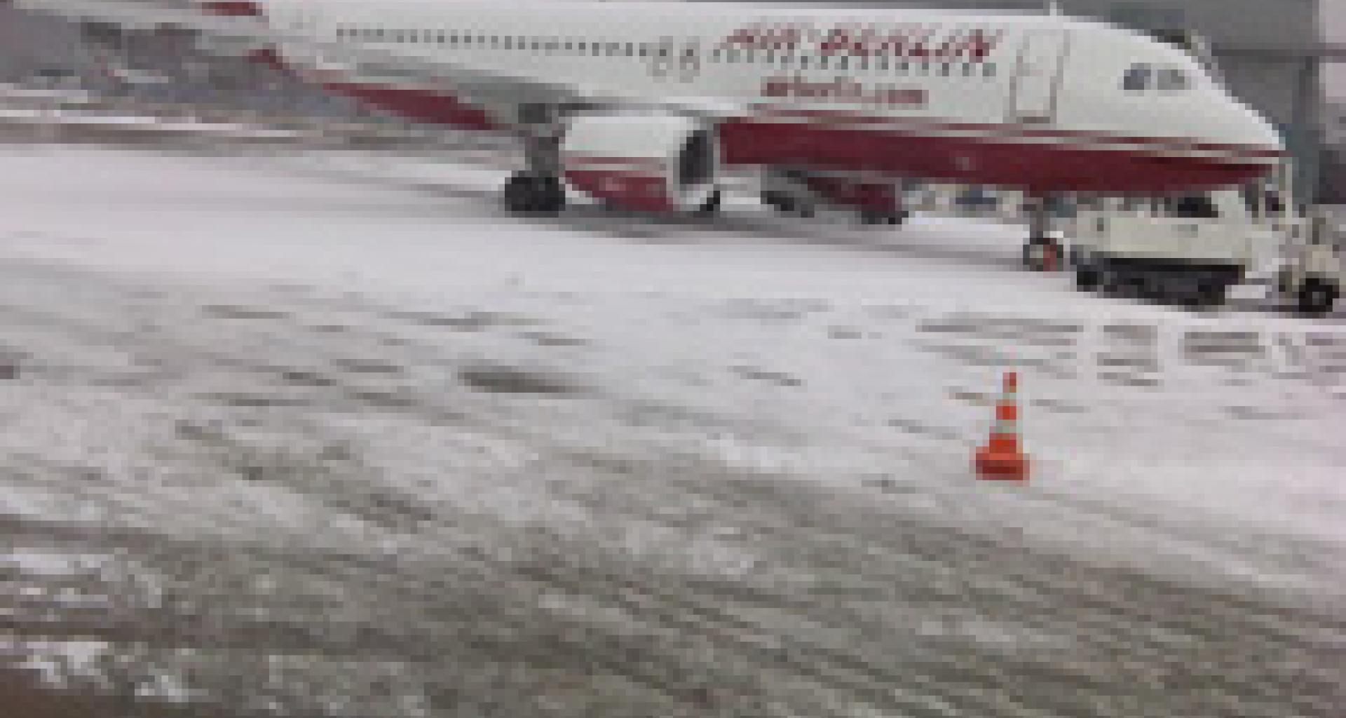التوقف في مطار زيورخ بسبب الثلوج