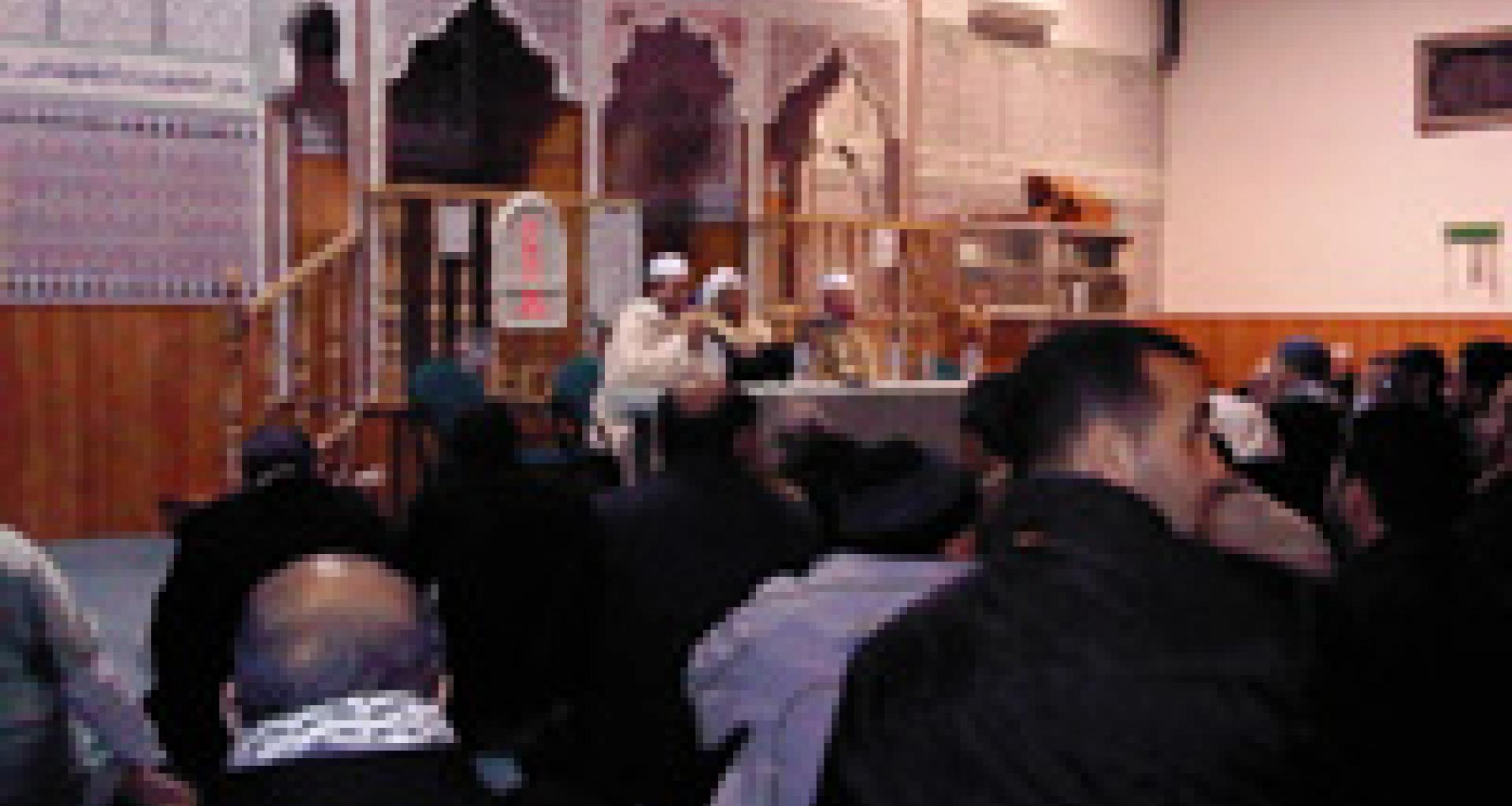 الحبيب عمر يلقي محاضرته في المركز الإسلامي