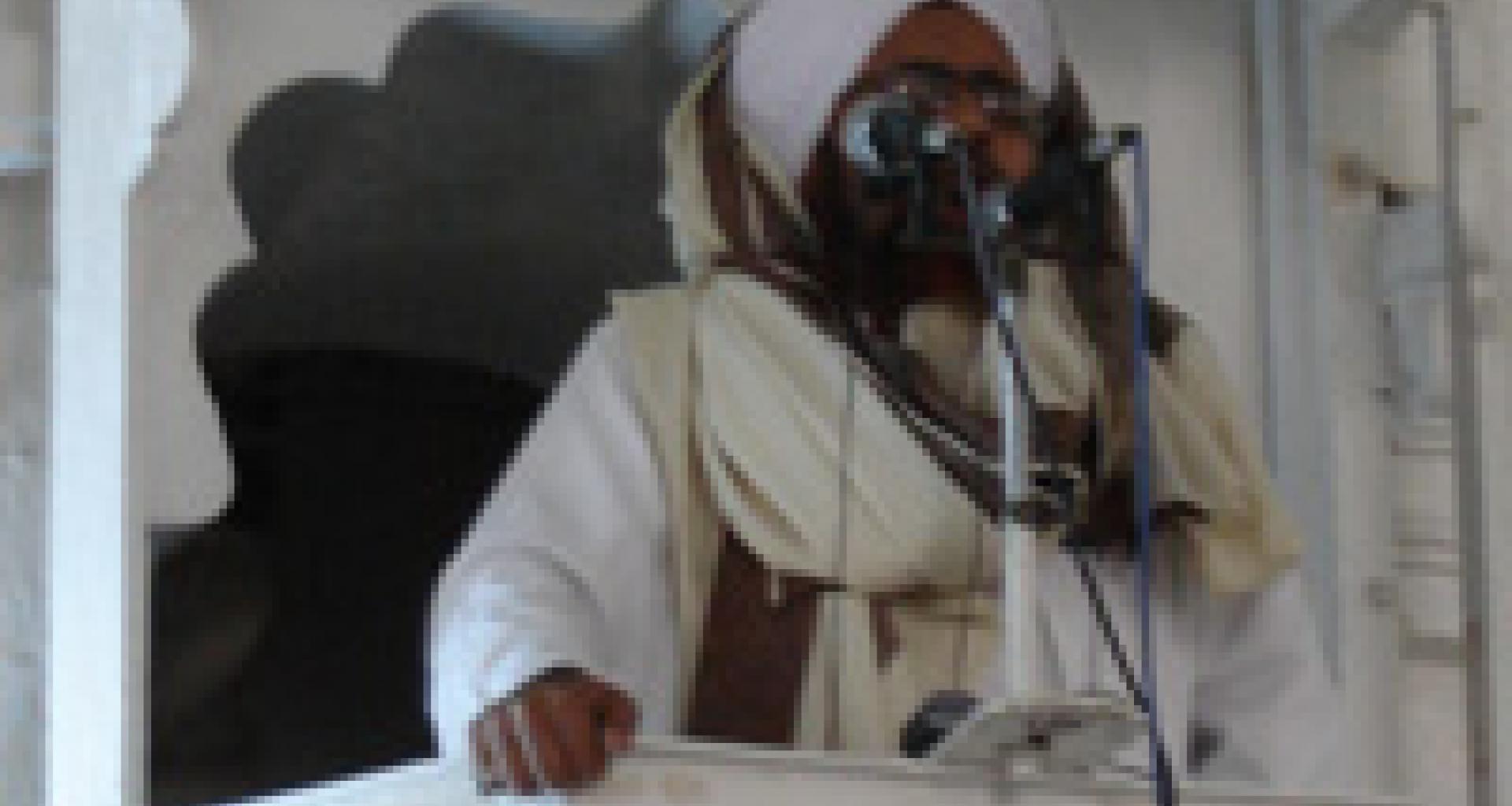 الحبيب عمر يلقي خطبة الجمعة في مسجد عمر بالمكلا الحبيب عمر يلقي خطبة الجمعة في مسجد عمر بالمكلا