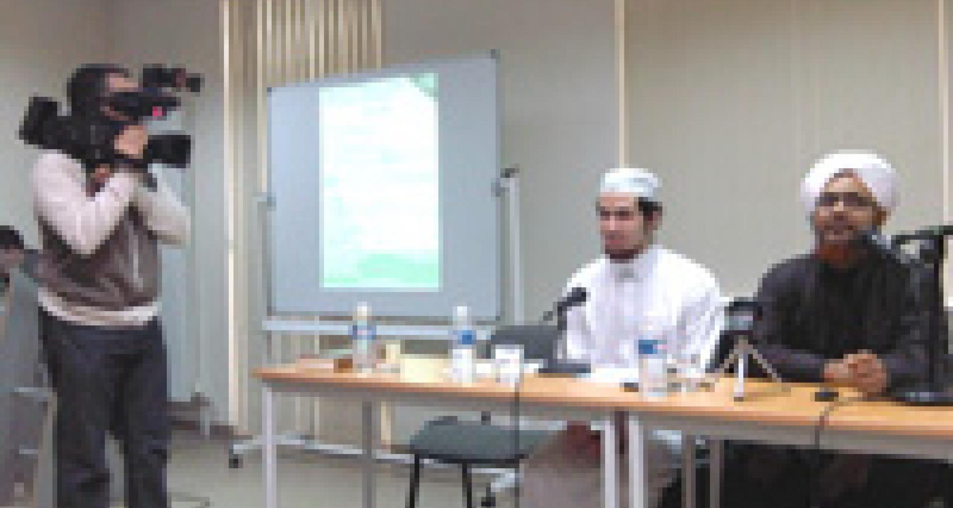 الحبيب عمر يتحدث عن السرة النبوية في الأكادييمة الحبيب عمر يتحدث عن السرة النبوية في الأكادييمة