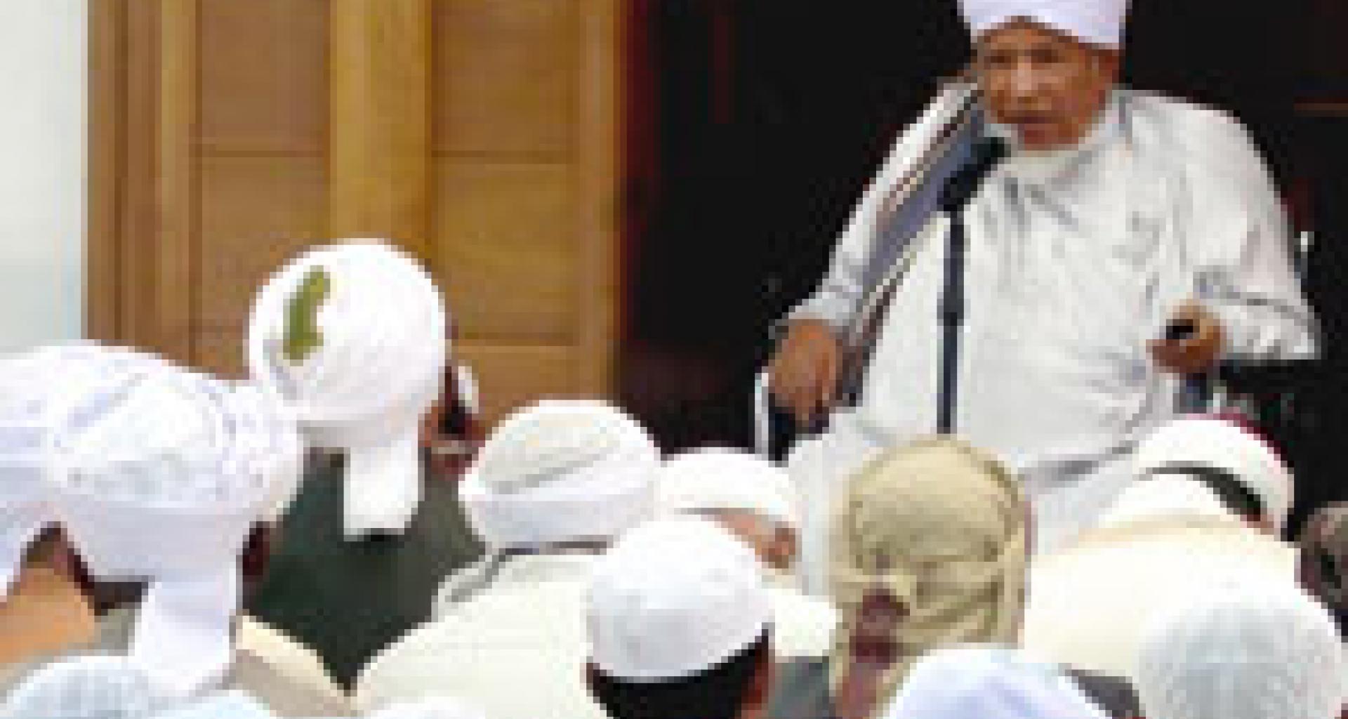 كلمة مدير رباط تريم الحبيب سالم بن عبد الله الشاطري كلمة مدير رباط تريم الحبيب سالم بن عبد الله الشاطري