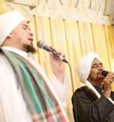 محاضرة في معهد الفخرية في جاكرتا