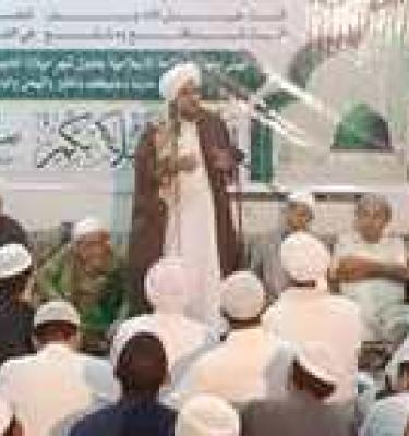 ارتباط مجالس الذكر والخير وما يدور فيها بالتحرر من خدع أهل الفسق والفساد في الأرض وتحقيق العبودية للإله الحق