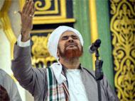 {إِنَّمَا الْمُؤْمِنُونَ إِخْوَةٌ}