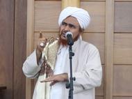 اضطرار الأمة إلى معرفة إلهها ومحبته ومتابعة حبيبه في جميع مناحي وشئون الحياة وتكسير أصنام التبعية لمن خالف هداه